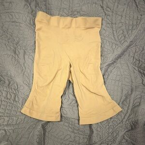 Light brown skims shape wear.